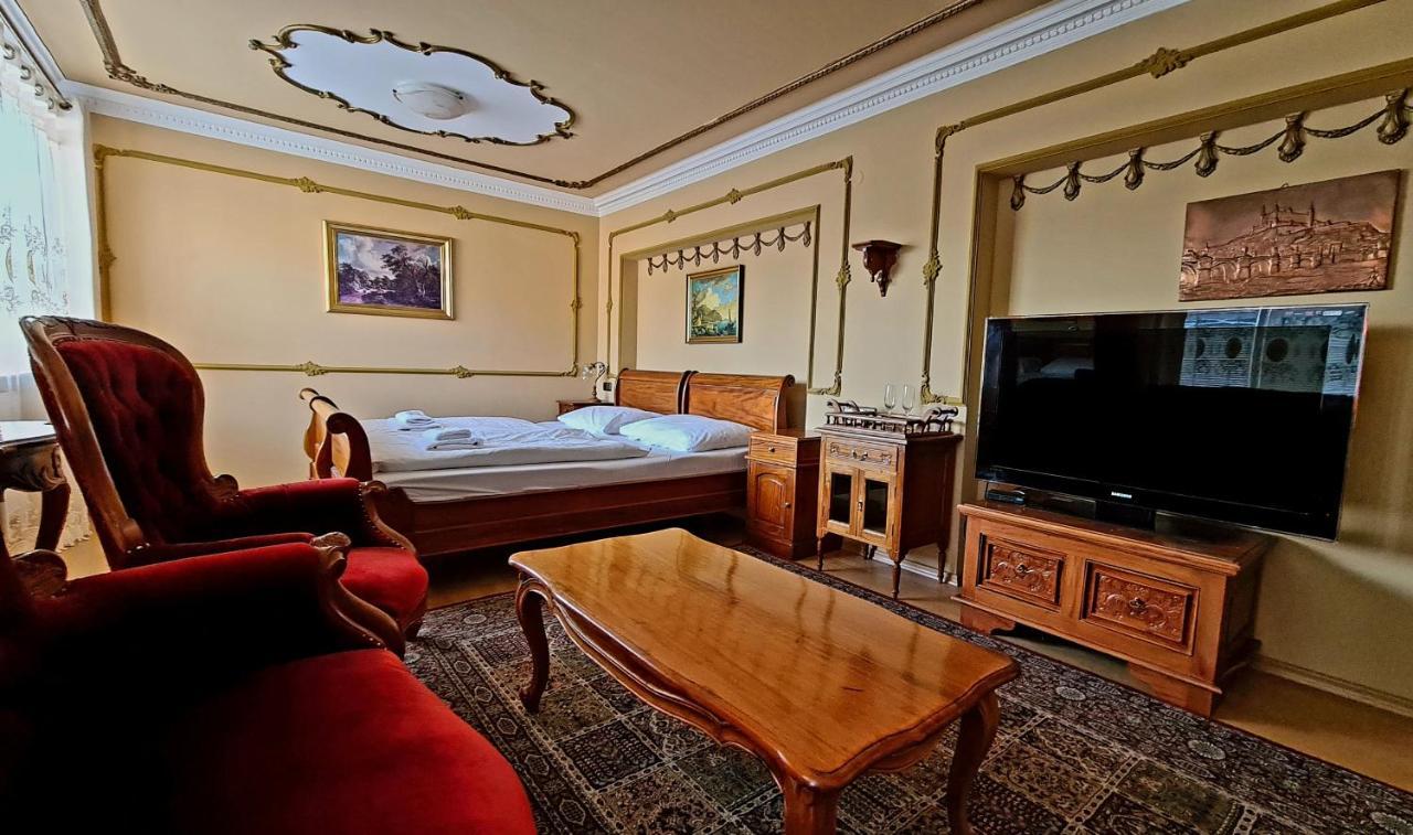 Hotel Union Лоуни Екстер'єр фото
