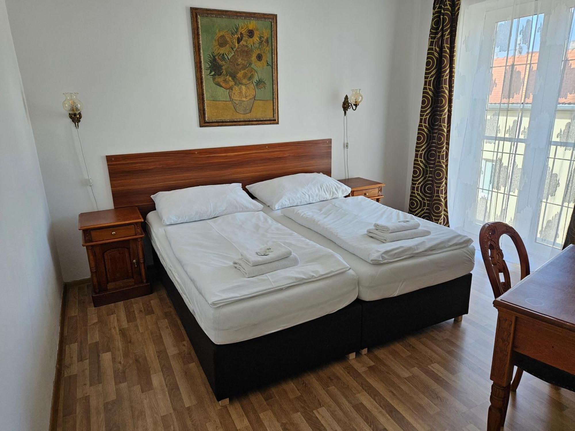 Hotel Union Лоуни Екстер'єр фото